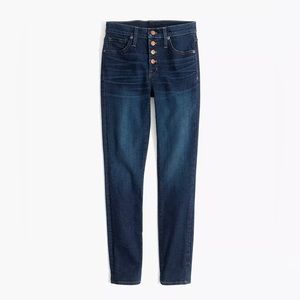 9" Mid-Rise Skinny Jeans in Hayes Wash: Button-Front Edition 26